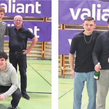 Jubiläum wurde zum Sportfest - Bilder: zg Zwei der drei Siegerteams strahlen um die Wette: Das Team «Eisenmangel» gewann die Mixed-Konkurrenz, das Team «Killers» siegte bei den Männern.