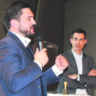 Absage an die Neidkultur - Lieferten sich ein spannendes Rededuell um die OECD-Mindeststeuer: SP-Nationalrat Cédric Wermuth (links) und FDP-Ständerat Thierry Burkart. Bild: Daniel Marti