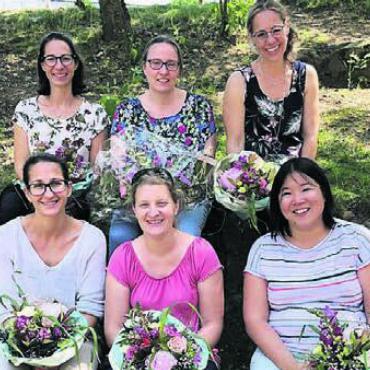 Da für die Dorfbevölkerung - Der aktueller Vorstand: (hinten v. l.) Kathrin Sager, Petra Portmann (Präsidentin), Severine Egger und (vorne v. l.) Rebekka Camenisch, Andrea Seiler, Tanh-Van Ly. Bild: zg