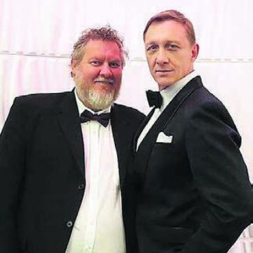 Film als Selbsttherapie - Das James-Bond-Double Martin Langanke (rechts) wirkt im Film mit.