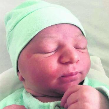Marjan war der Erste - Marjan ist das erste Baby, das 2023 im Spital Muri das Licht der Welt erblickte. Bild: zg