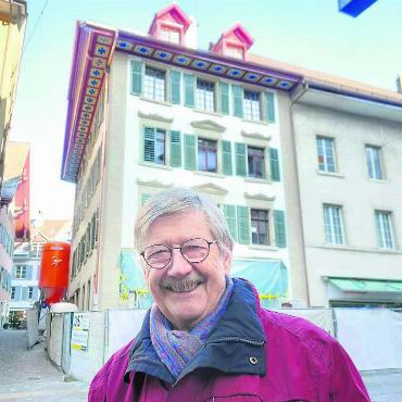 Aus Freude an der Altstadt - Ernst Fischer hat das Dosenbachhaus gekauft und wieder hübsch hergerichtet. Nun soll es bald mit Leben gefüllt werden. Bild: Marco Huwyler