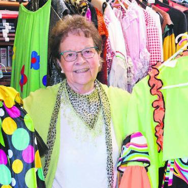 800 Fasnachtsgewänder genäht - Maria Stöckli lieh in ihrem Kelleratelier über viereinhalb Jahrzehnte Fasnachtskostüme aus. Bild: Roger Wetli