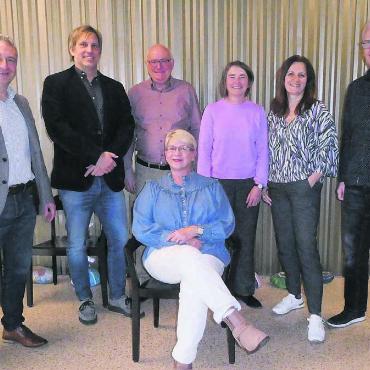 Mitwirken am grossen Ganzen - Die Stiftungsleitung um Thomas Bopp (ganz links) verabschiedet Daniela Oehrli (sitzend). Bilder: zg