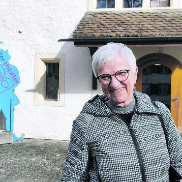 Die Wandelbare - Das Kellertheater ist die Bühne für Barbara Berners Eintauchen in zahlreiche Charaktere. Bild: Marco Huwyler