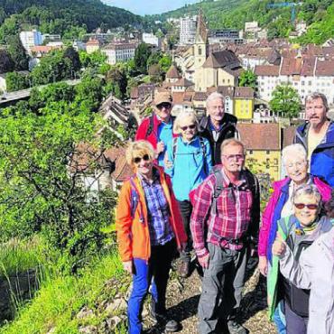 Durch das grüne Paradies - Die Zufiker Turner wagten den Aufstieg auf die Lägern bei Baden. Bild: zg