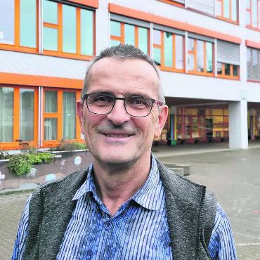 Herausforderung Schule - Guido Wirth ist seit 12 Jahren für die Geschicke an Bremgartens Schulen verantwortlich. Bild: Marco Huwyler