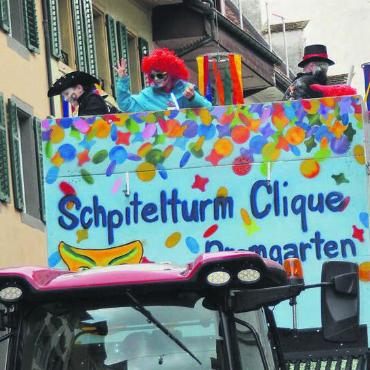 Fantastische Vorstellung - Das Schlussbouquet des diesjährigen Fasnachtsumzugs machte die Schpitelturmclique mit ihrem neuen Wagen.