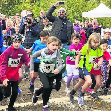 Momente für die Ewigkeit - 29. Oktober: Nach zwei Jahren Pause hiess es für rund 340 Kinder und Jugendliche am Kellerämterlauf endlich wieder «Auf die Plätze, fertig, los!».