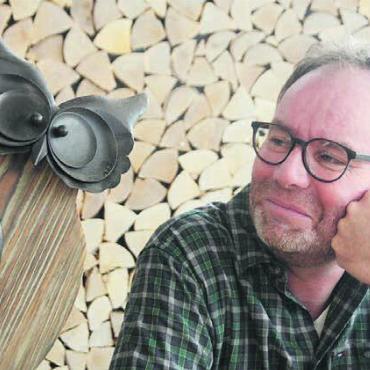 Herzerfrischend bösartig - Der Oberfreiämter Marcel Huwyler kommt für eine Lesung ins Kelleramt. Bild: zg