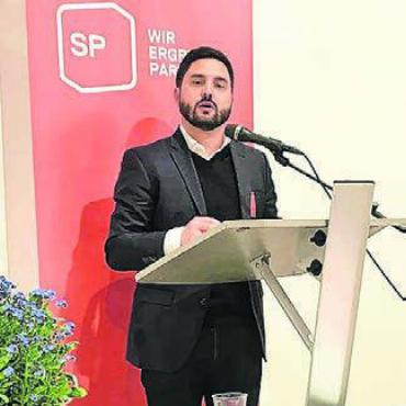 Markige Worte im Zeughaus - Trat auf: Cédric Wermuth. Bild: huy