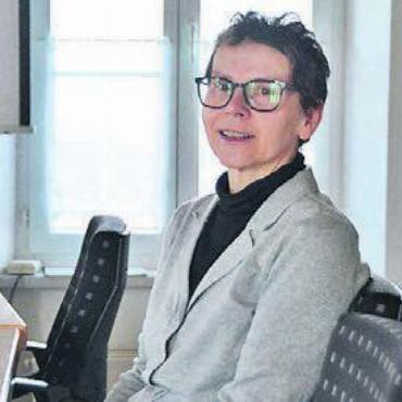 Freude an junger Nachfolgerin - Jolanda Eggenberger hat den Gemeinderat Islisberg verlassen. Bild: ake