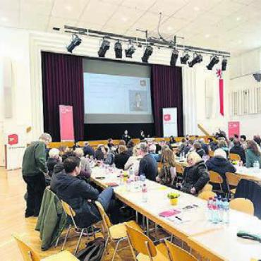 Die SP Aargau im Casino - Die Sozialdemokraten trafen sich in Bremgarten zum Parteitag. Bild: wam