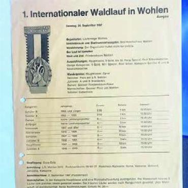 TRIBÜNEN GEFLÜSTER