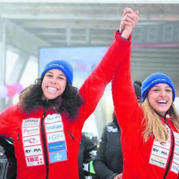 EM-Silber im Auto gefeiert - Melanie Hasler (links) und Anschieberin Nadja Pasternack. Bild: zg