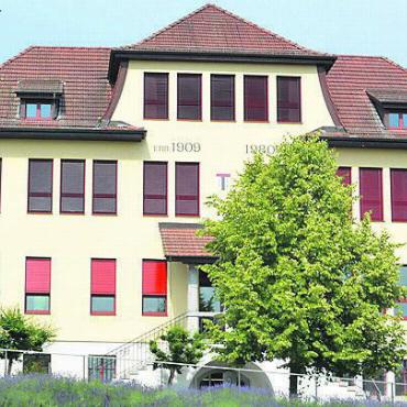 Geschichten zum Hören und Spielen - Die Bibliothek befindet sich im alten Gemeindehaus. Bild: Archiv