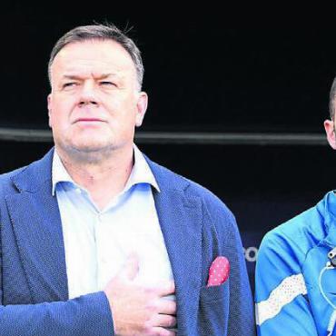 Ex-Wohler an Seitenlinie - Trotz 1:4-Niederlage schafft es die Schweizer U21-Nati in den EM-Viertelfinal. Trainer Patrick Rahmen (links) und Assistent Enrico Schirinzi (Ex FC Wohlen) freuen sich. Bild: Freshfocus