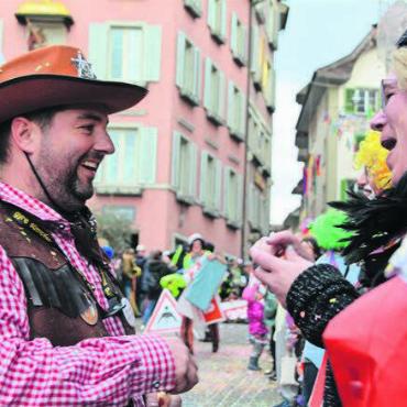 Fantastische Vorstellung - Die Chuestallfäger aus Widen sind im «Wilde Weschte» und kennen keine Berührungsängste gegenüber dem Publikum.