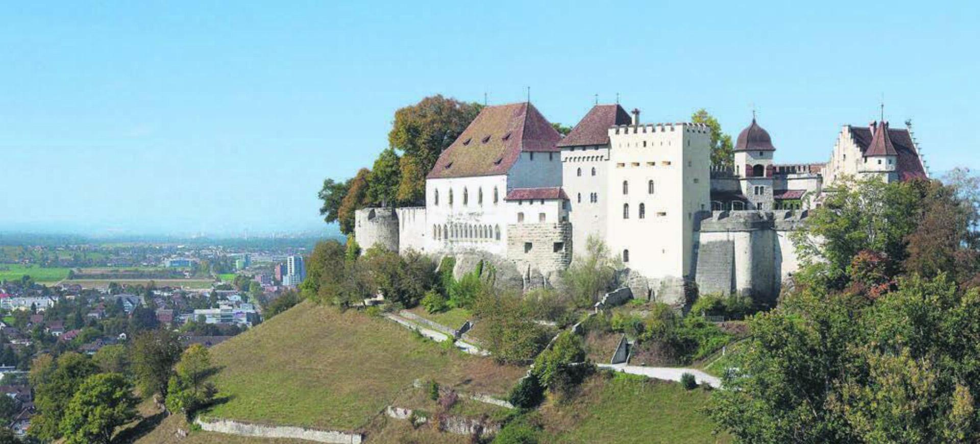 Kulturbauten wie das Schloss Lenzburg dürfen ab 15. April wieder nachts von aussen beleuchtet werden. Bild: Museum Aargau
