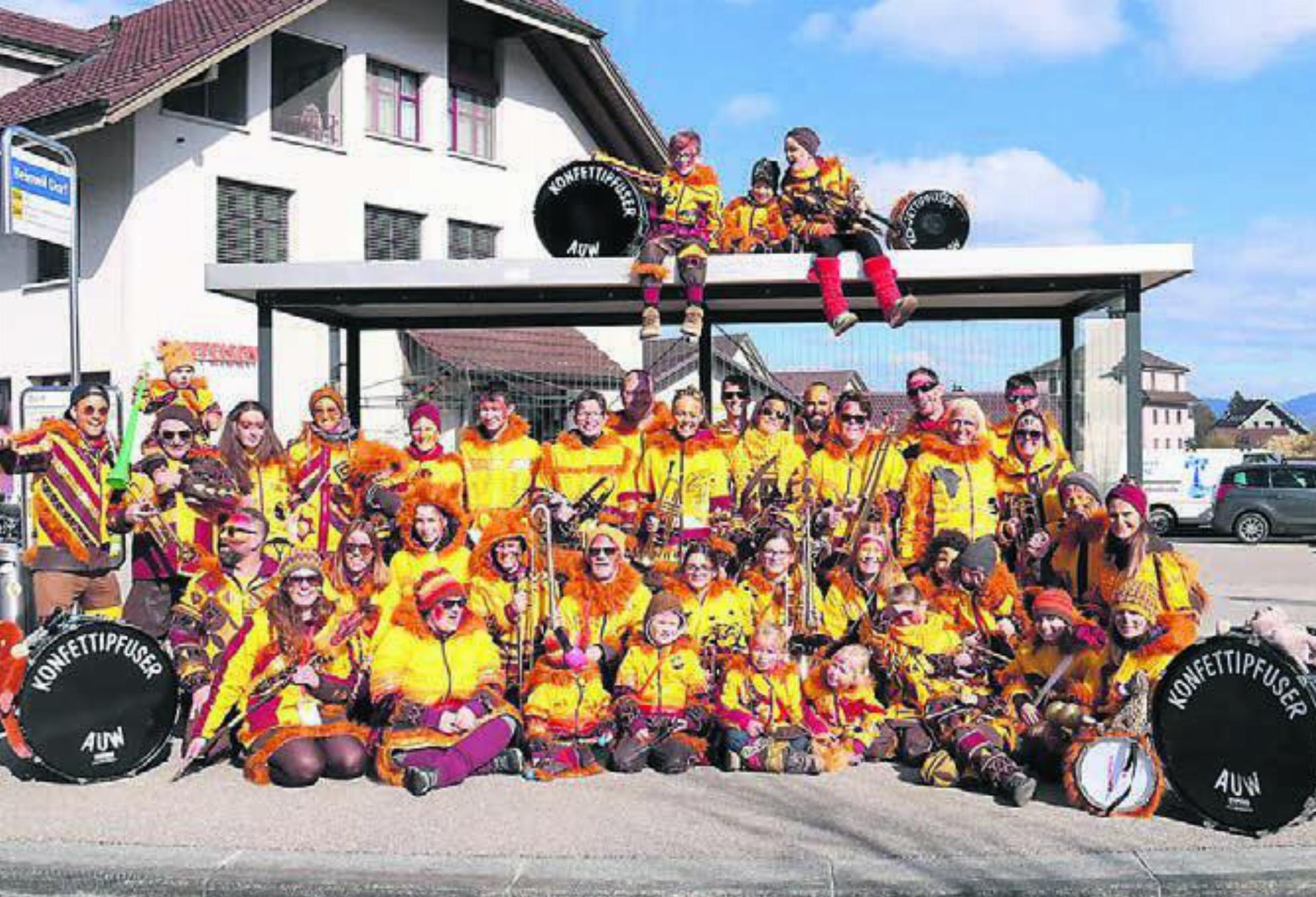 Die Konfettipfuser Auw gehen an der Fasnacht auf Safari. Bild: zg