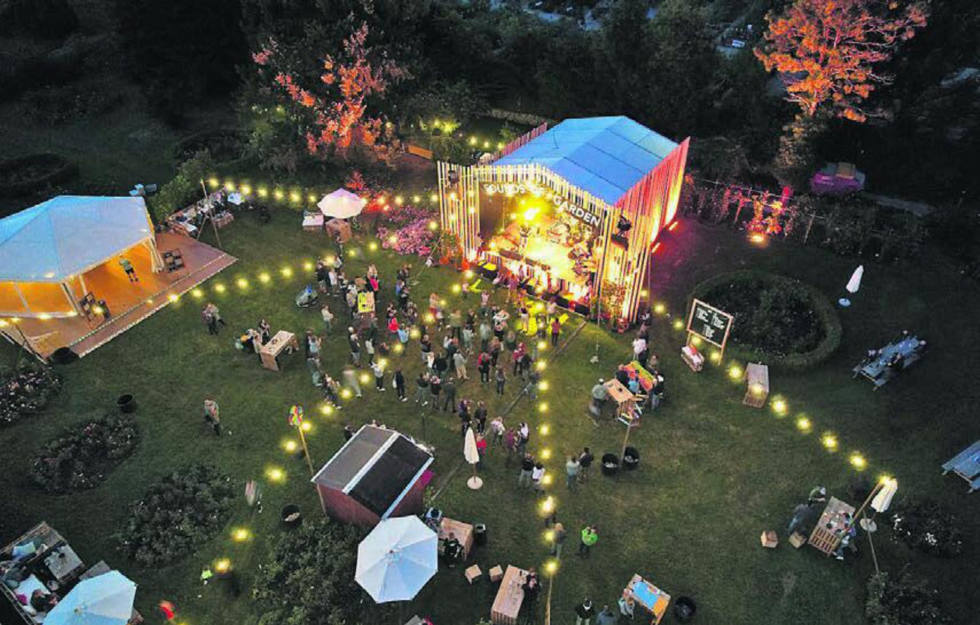 Die Atmosphäre am «Sounds of Garden» inmitten des Rosengartens ist immer etwas ganz Besonderes und hebt das Musikfestival klar von anderen ab.