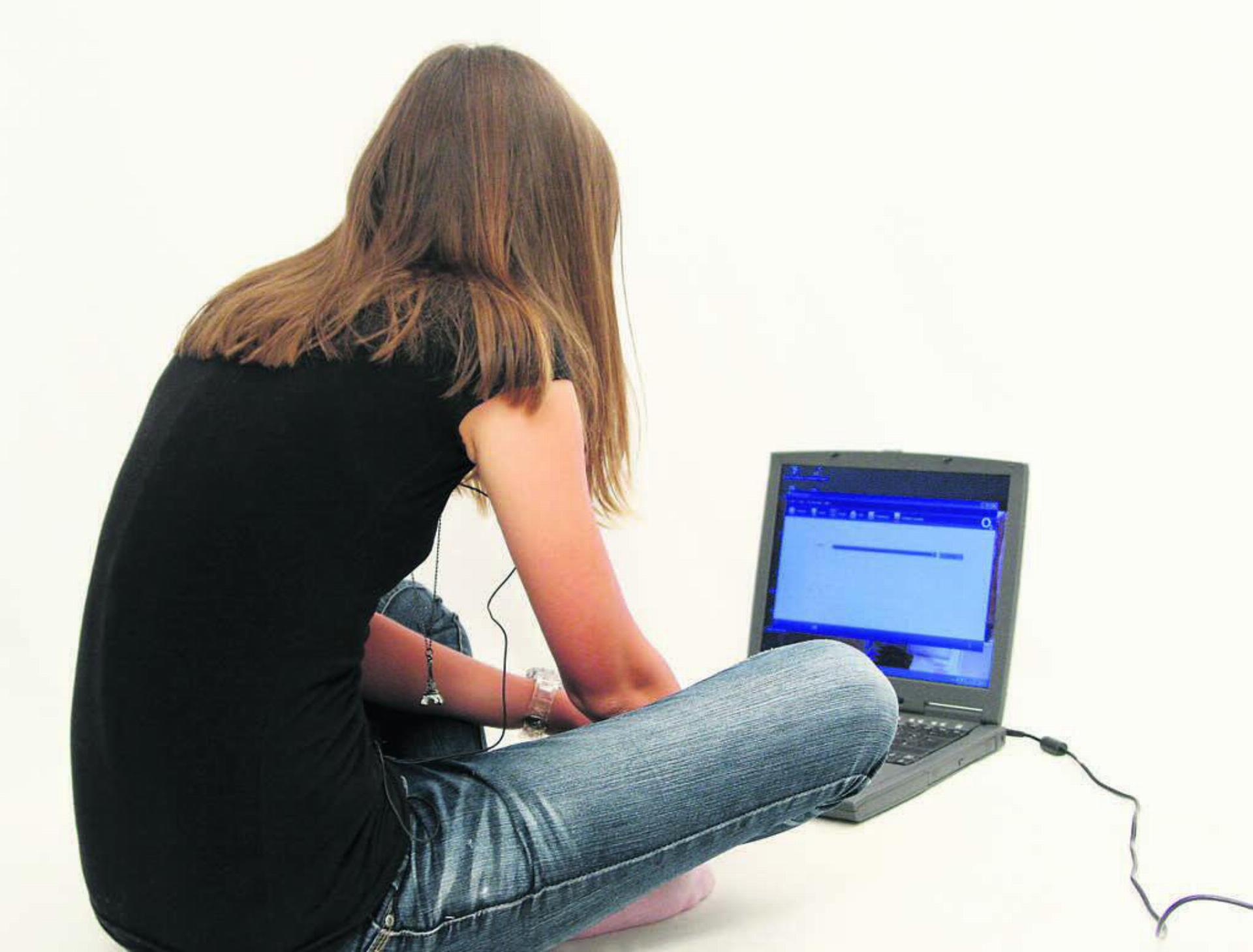 Die Nutzer fühlten sich hinter ihren Computern und durch ihre Pseudonyme geschützt. Bild: Alexandra H. / pixelio.de