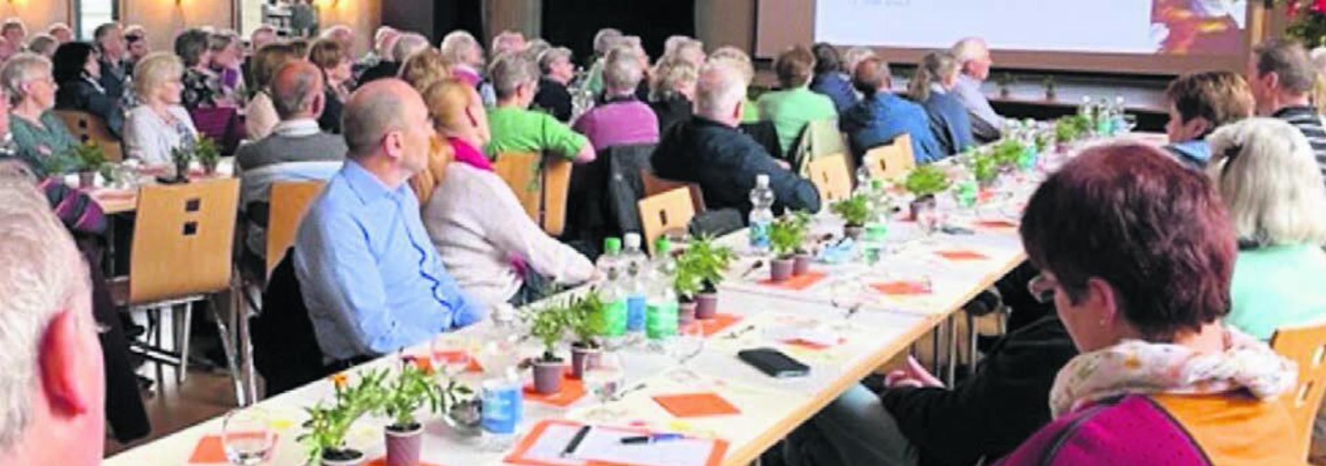 Der Vortrag «Das Älterwerden bejahen» lockte viele Besucherinnen und Besucher an den Seniorennachmittag. Bild: zg