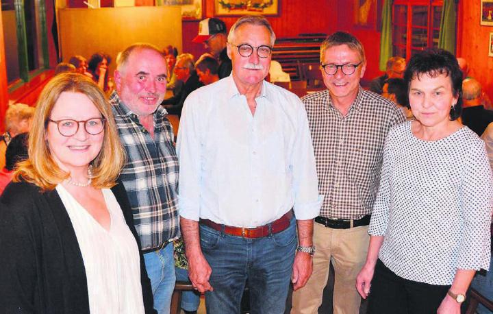 Der Vereinsausschuss besteht aus (von links) Gabriela Bereuter (Gemeinderätin), Franz Höltschi, Fred Scheidegger (Präsident), Uwe Krzesinski (Gemeindeschreiber) und Esther Stettler. Bild: Sabrina Salm