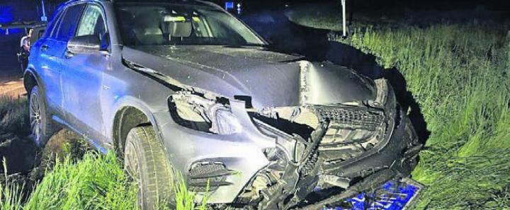Beim Fahrzeug entstand als Folge der Kollision hoher Sachschaden. Bild: pz