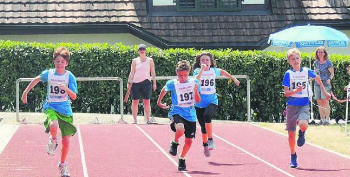 Diese jungen Athleten zeigten volle Konzentration beim Schnelllauf. Bild: zg