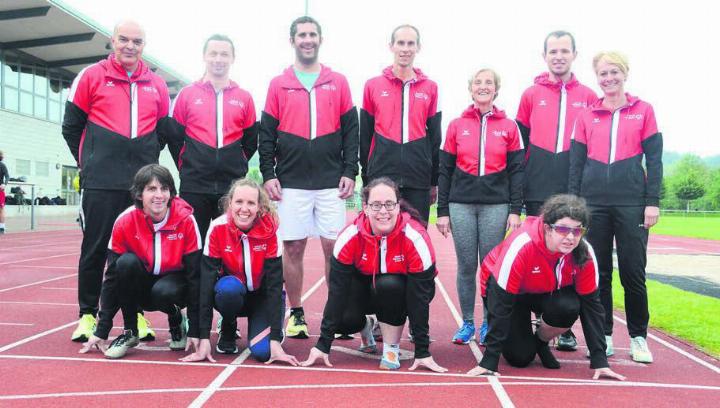 Noch bleiben zehn Tage, um sich in Form zu bringen, dann rückt das Schweizer Team in Zürich ein. Vorne von links: Matthias Keller, Anja Van Helden, Fabienne Wälti und Anita Scherrer. Hinten von links: Jürg Meier (Coach), Sascha Meier, Patrick Schweiger, Patrick Nöthiger, Marlis Meier (Coach), Adrian Thomann und Irène Heinrich (Coach). Bild: zg