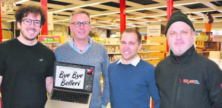 Im Januar wird aus dem «Bolleri Supermarkt Mutschellen» eine Erlebniswelt, die umgesetzt wird durch: (v. l.) Nino Ruef, Firma «934», Christian Meier, Firma «934», und die beiden Supermarkt-Initianten Christian Füglistaller und Roger Meyer. Bild: Roger Wetli