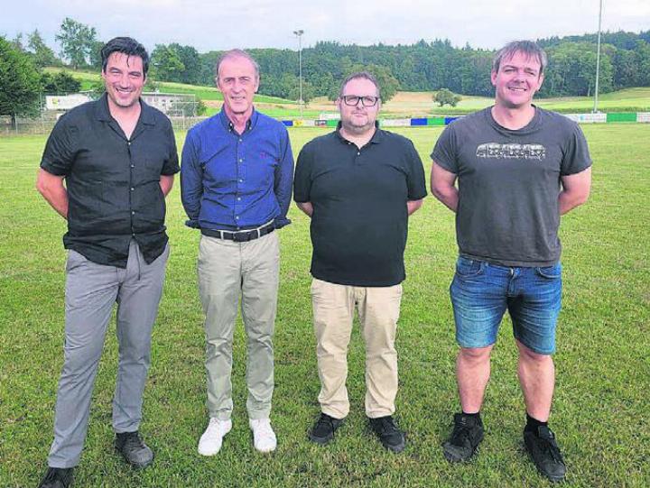 Bünz-Maiengrün präsentiert Trainer und Sportchef (von links): Michael Furlan (Präsident), Dieter Senn (Trainer), Claudio Bonasso (Sportchef), Stefan Vasko (Vizepräsident). Bild: zg