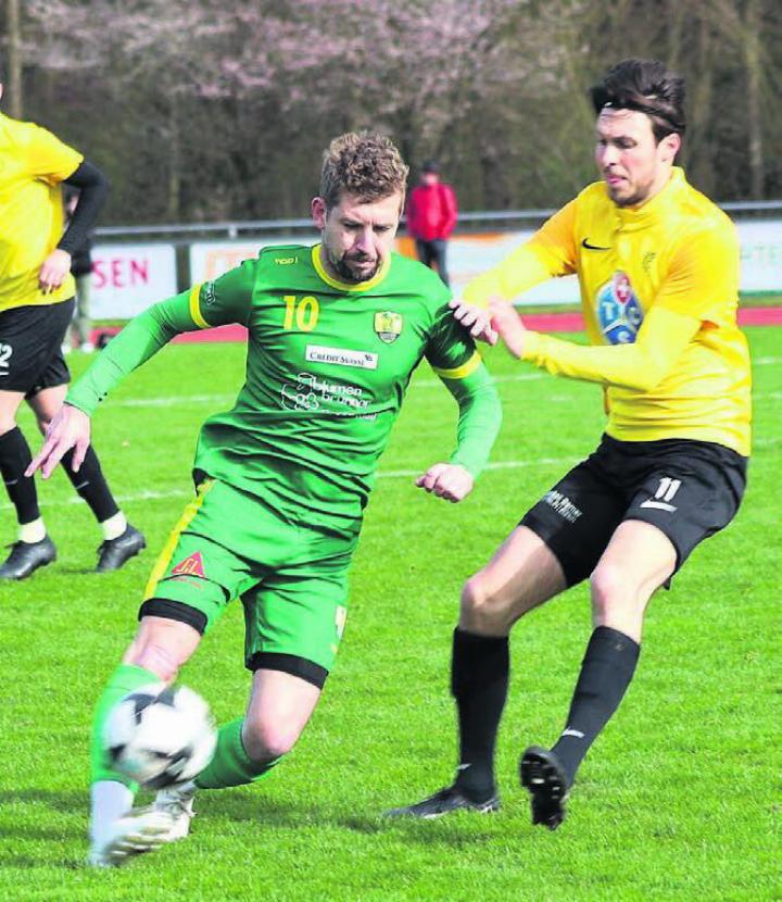 15. Niederlage im 16. Spiel. Die Mutscheller (links Nico Stadelmann) kommen nicht vom Tabellenende weg. Bild: zg