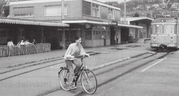 Beim Bahnhof Bremgarten werden die Perrons und deren Überdachung verlängert. Auch die Gleisanlagen werden modernisiert. Bild: Archiv