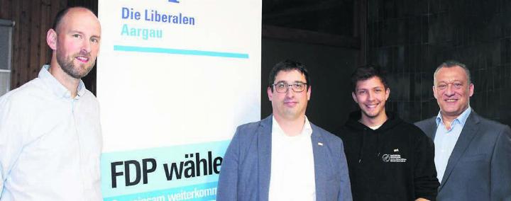 Die Nationalratskandidaten der FDP Bezirk Muri (von links): Martin Arnold (Muri), Stefan Huwyler (Muri), Joshua Netzer (Sins), Alexander Eigensatz (Sins). Bild: zg