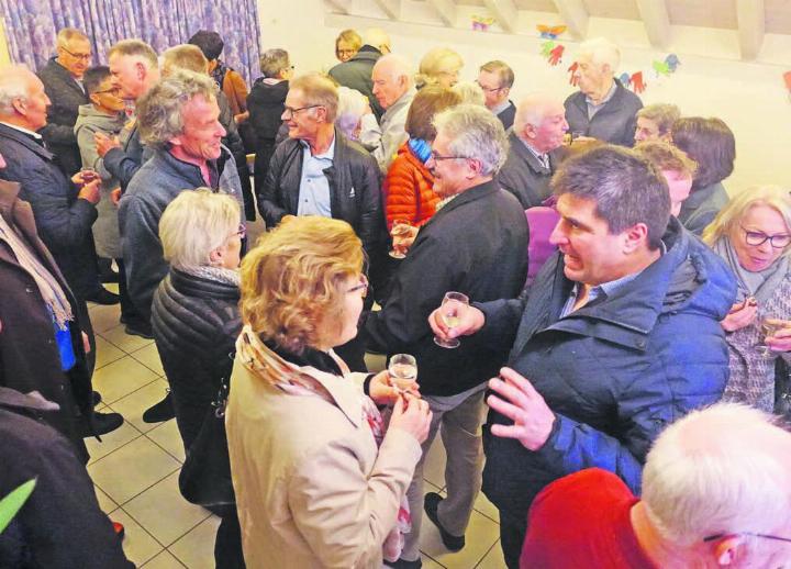 Zum Neujahrsapéro sind so viele Beinwilerinnen und Beinwiler gekommen, dass der Pfarrsaal fast aus den Nähten platzte. Bilder: Susanne Schild