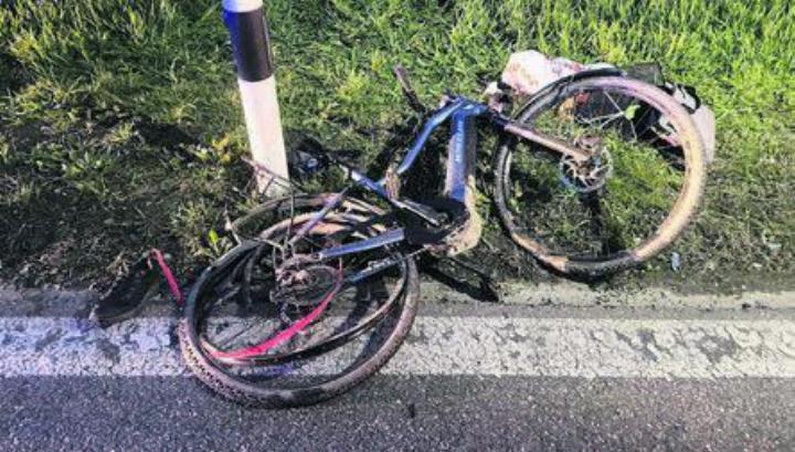 Die Fahrradlenkerin wurde verletzt und am Fahrrad entstand Sachschaden. Bild: zg