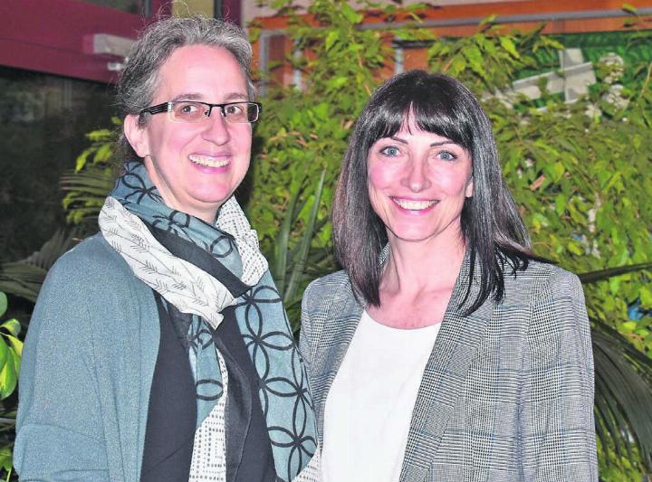 Gaby Bättig (links) ist die neue Leiterin Pflege und Hilfe, Monica Heinzer die neue Geschäftsführerin. Bild: Erika Obrist