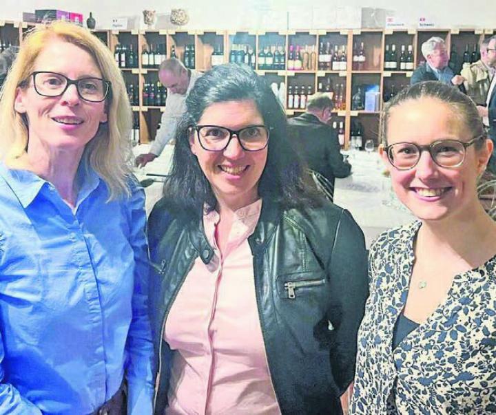 Ein Trio mit viel Energie: (von links) Ortsparteipräsidentin Susanne Gygax, Bezirksparteipräsidentin Susan Diethelm, Nationalratskandidatin Sheena Heinz. Bild: zg