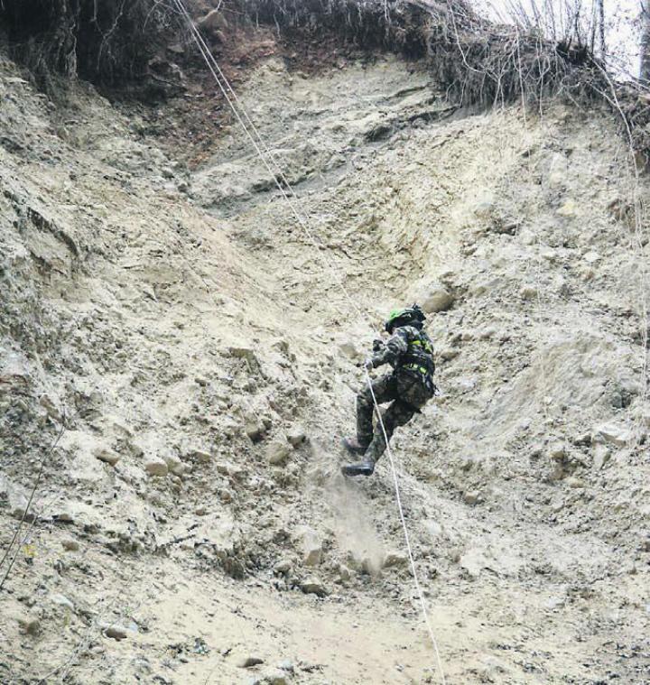 Rund 15 Meter Höhendifferenz galt es im Pflanzerbachtobel zu überwinden. Bild: Roger Wetli