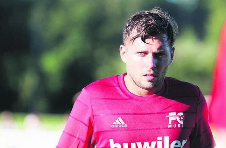 Der FC Muri (Diego Zoller) könnte im Falle eines Abstiegs dennoch Glück haben. Bild: Archiv