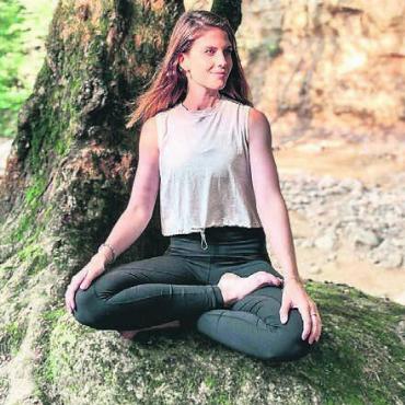Für Körper und Geist - Yoga im Höfligarten verspricht Entspannung in der Natur. Bild: zg