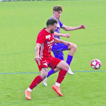 Helden oder Pechvögel? - Luigi Milicaj (links) ist einer der zahlreichen Muri-Spieler, die diese Woche nicht bei allen Trainings mitwirken konnten. Er hat Adduktorenprobleme. Im Gegensatz zu anderen besteht bei ihm zumindest die Hoffnung, dass er morgen Samstag mitwirken kann. Bild: Archiv/jl