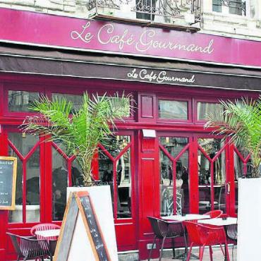 Fit für die Ferien - Sich in einem französischen Bistro unterhalten können – nach dem «Fit für die Ferien»-Kurs ist das bis zu einem gewissen Punkt möglich. Bild: zg