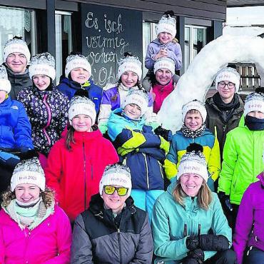 Erstes Mal auf den Ski - Die Kinder hatten im Skilager auf der Melchsee-Frutt eine Menge Spass. Bild: zg