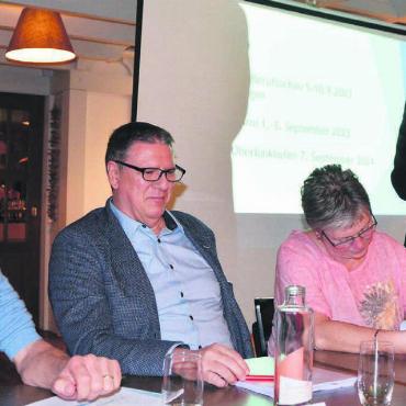 Traditionen auch hinterfragen - Jörg Hagenbuch, Heinz Brändli, Natalie Hagenbuch und Präsident Roger Cébe (von links) leiten die Geschicke des Gewerbevereins Kelleramt. Bild: Annemarie Keusch