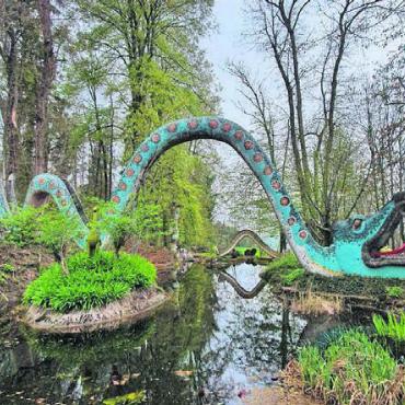 Im grössten Skulpturenpark der Schweiz - Die Skulpturen von Bruno Weber begeistern auf 15 000 Quadratmetern. Bild: zg