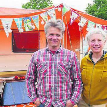 Camping im Blut - Mike Zingg und Maja Jörg sind beide begeisterte «Oldie Camping»-Fans und Mitorganisatoren des Treffens.