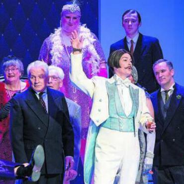 Morgen ist Premiere - Diese Woche wurde erstmals mit den Kostümen im Casino geprobt. Bild: zg